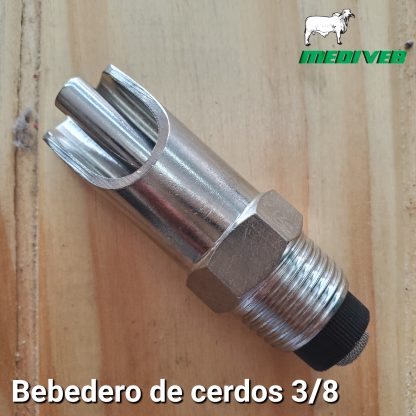 bebedero para cerdos